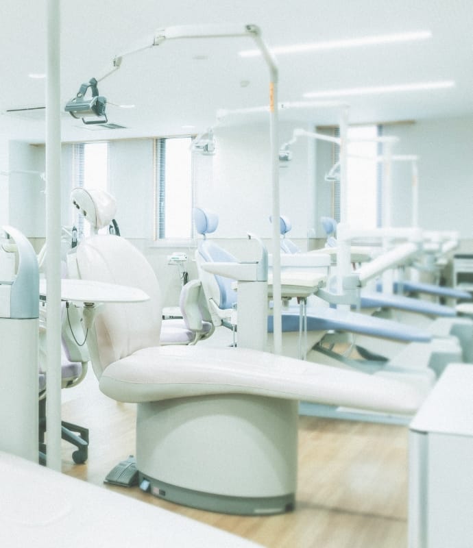 最先端の設備と教育環境の整った開業歯科医院で歯科衛生士になるための専門スキルを身につけます